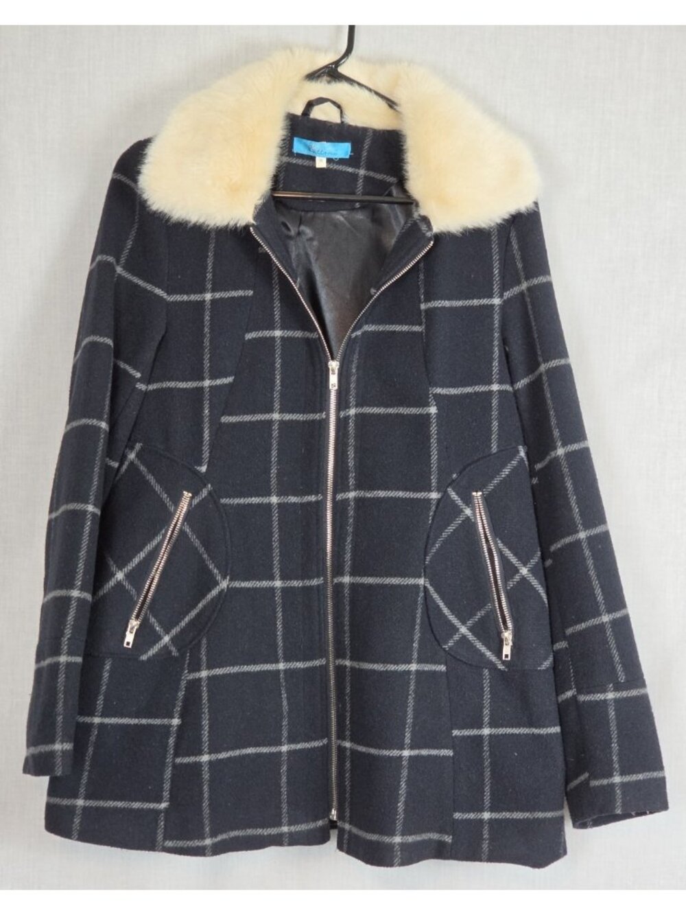 Buttons Pea Coat Women's size M Navy/white Faux Fur Lined Collar Classic Style